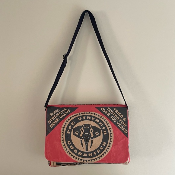 WREN PPC Cement Laptop Bag Upcycled Eco-friendly Elephant South Africa Red #468 - Picture 4 of 16